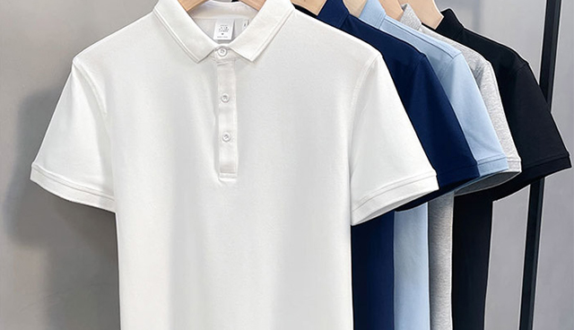 最新の熱い販売：工場ターンオーバー襟基本半袖男性ポロTシャツ、高品質、素敵な生地